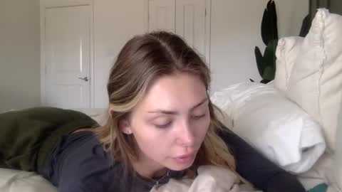 Snapshot of madirose69 chatting on 12-16-25, 03:39 mari rose online show from 12-16-25, 03:39