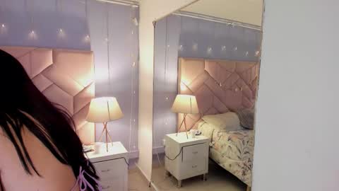 Snapshot of madison_darkk chatting on 09-12-25, 12:05 MADISON online show from 09-12-25, 12:05