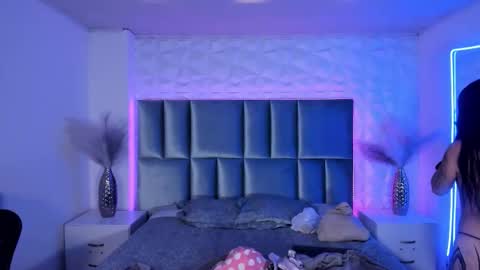 Snapshot of madison_darkk chatting on 10-10-25, 11:42 MADISON online show from 10-10-25, 11:42