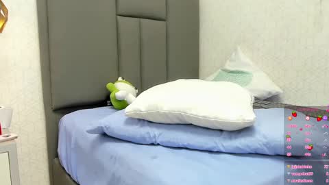 Snapshot of madison_rowan chatting on 03-12-25, 06:07 MADI online show from 03-12-25, 06:07