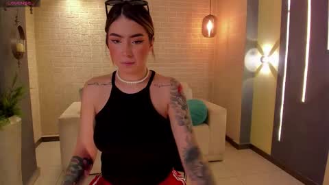 Snapshot of madisoncollinsx chatting on 10-12-25, 05:23 Maddi Collins online show from 10-12-25, 05:23