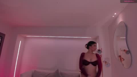 Snapshot of madisoncollinsx chatting on 10-28-25, 07:16 Maddi Collins online show from 10-28-25, 07:16