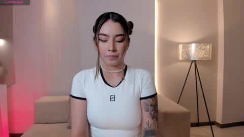 Snapshot of madisoncollinsx chatting on 11-08-25, 07:34 Maddi Collins online show from 11-08-25, 07:34