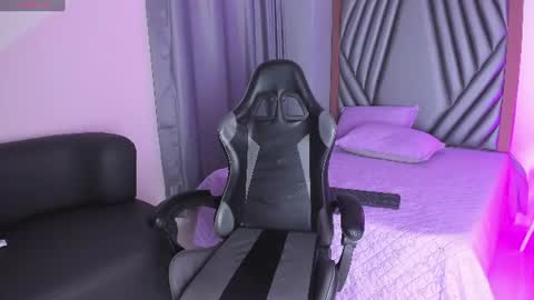 Snapshot of madisonflores chatting on 06-17-26, 03:53 Madison online show from 06-17-26, 03:53