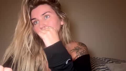 Snapshot of madisonlubbe2 chatting on 09-10-25, 04:34 madisonlubbe2 online show from 09-10-25, 04:34