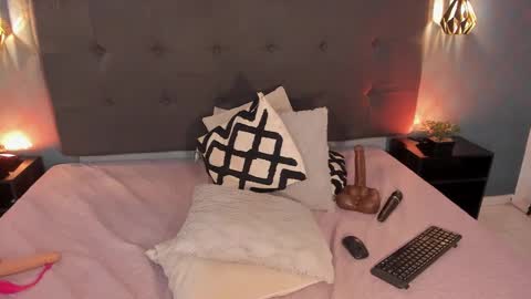Snapshot of madisonsmith1 chatting on 12-31-24, 04:06 Madison Smith online show from 12-31-24, 04:06