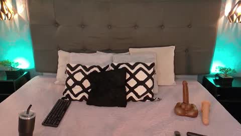 Snapshot of madisonsmith1 chatting on 01-24-25, 10:19 Madison Smith online show from 01-24-25, 10:19