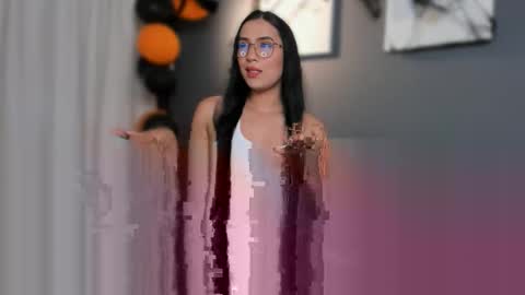 Snapshot of madisson_25 chatting on 10-13-25, 06:19 madisson_25 online show from 10-13-25, 06:19