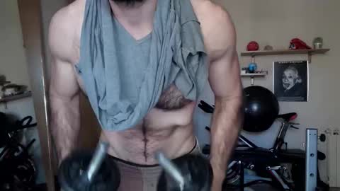 Snapshot of madmax20x chatting on 11-12-25, 01:44 madmax20x online show from 11-12-25, 01:44