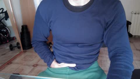 Snapshot of madmax20x chatting on 12-19-25, 12:23 madmax20x online show from 12-19-25, 12:23