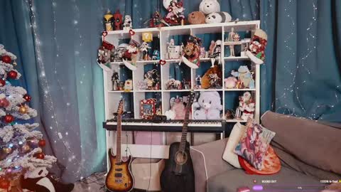 Snapshot of madnessalise chatting on 12-16-25, 03:06 Alice online show from 12-16-25, 03:06