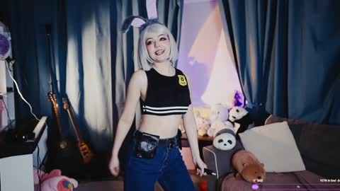 Snapshot of madnessalise chatting on 03-25-26, 08:15 Alice online show from 03-25-26, 08:15