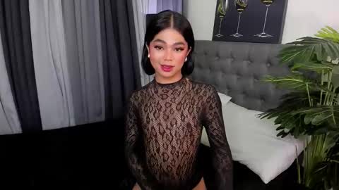 Snapshot of madonnajhonson chatting on 10-25-25, 02:13 madonnajhonson online show from 10-25-25, 02:13