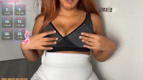 Snapshot of madsnextdoor chatting on 10-14-25, 08:31 Maddie online show from 10-14-25, 08:31