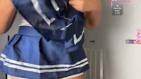 Snapshot of madsnextdoor chatting on 10-17-25, 08:11 Maddie online show from 10-17-25, 08:11