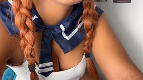 Snapshot of madsnextdoor chatting on 10-19-25, 08:48 Maddie online show from 10-19-25, 08:48