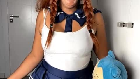 Snapshot of madsnextdoor chatting on 10-21-25, 02:18 Maddie online show from 10-21-25, 02:18