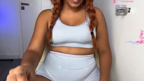 Snapshot of madsnextdoor chatting on 10-29-25, 10:00 Maddie online show from 10-29-25, 10:00