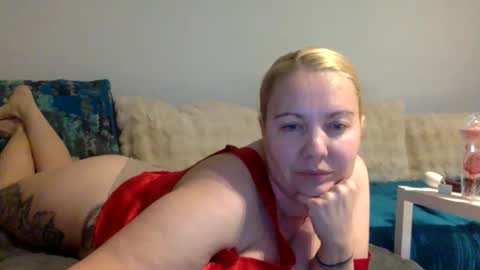 Snapshot of mady26 chatting on 04-21-26, 08:44 Mady online show from 04-21-26, 08:44