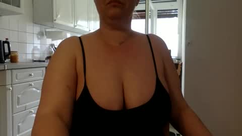 Snapshot of mady26 chatting on 04-27-26, 12:58 Mady online show from 04-27-26, 12:58