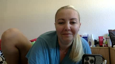 Snapshot of mady26 chatting on 06-17-26, 10:39 Mady online show from 06-17-26, 10:39