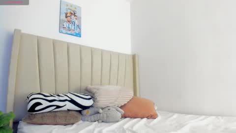 Snapshot of mady_edwards chatting on 01-09-26, 11:28 Mady online show from 01-09-26, 11:28