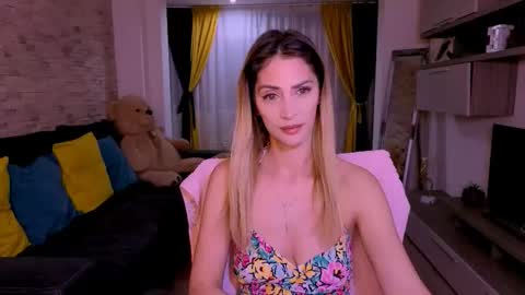 Snapshot of madyeroberts chatting on 03-23-26, 10:25 Madye Roberts online show from 03-23-26, 10:25