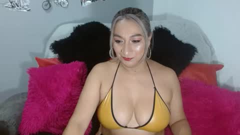 Snapshot of madysonthaylor chatting on 12-22-25, 06:43 Mady online show from 12-22-25, 06:43