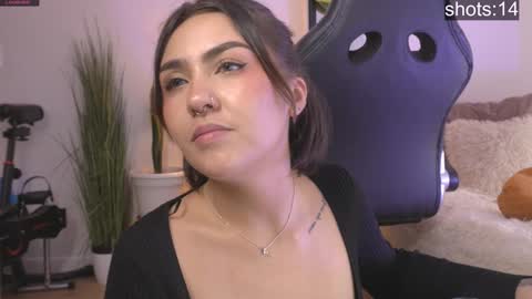 Snapshot of maeeve_ chatting on 12-24-24, 07:55 Maeve schedule 11 am- 530 pm colombia time online show from 12-24-24, 07:55