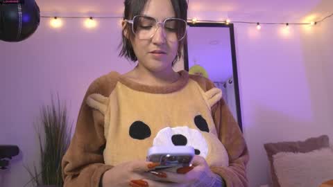 Snapshot of maeeve_ chatting on 12-25-24, 11:10 Maeve schedule 11 am- 530 pm colombia time online show from 12-25-24, 11:10