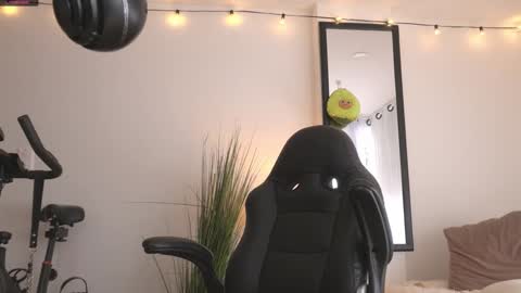 Snapshot of maeeve_ chatting on 01-01-25, 06:38 Maeve schedule 11 am- 530 pm colombia time online show from 01-01-25, 06:38