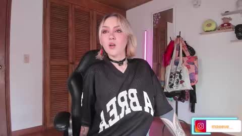 Snapshot of maeeve_ chatting on 11-21-25, 03:54 Maeve schedule 11 am- 530 pm colombia time online show from 11-21-25, 03:54