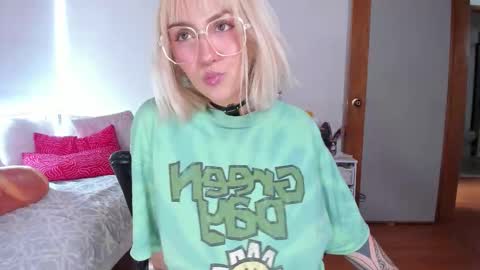 Snapshot of maeeve_ chatting on 02-25-26, 06:50 Maeve schedule 11 am- 530 pm colombia time online show from 02-25-26, 06:50