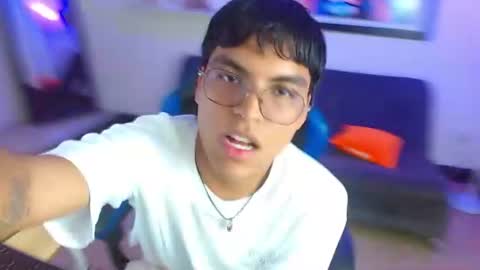 Snapshot of maegor18 chatting on 06-16-26, 10:01 Maik online show from 06-16-26, 10:01