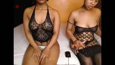 Snapshot of maepot chatting on 09-24-25, 05:00 PENDO AND VIV online show from 09-24-25, 05:00