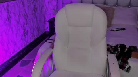 Snapshot of maeve_bigboobs chatting on 03-04-25, 03:22 Mae online show from 03-04-25, 03:22