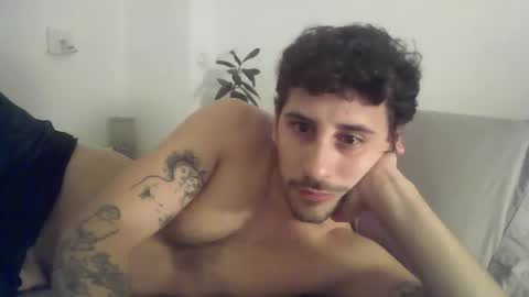 Snapshot of maggicboy29 chatting on 12-17-25, 04:40 maggicboy29 online show from 12-17-25, 04:40