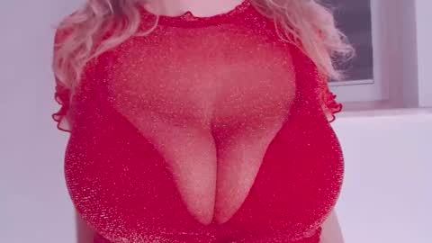 Snapshot of maggielandrin chatting on 02-26-25, 04:35 Maggie online show from 02-26-25, 04:35