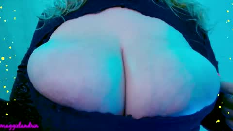 Snapshot of maggielandrin chatting on 01-13-26, 09:58 Maggie online show from 01-13-26, 09:58