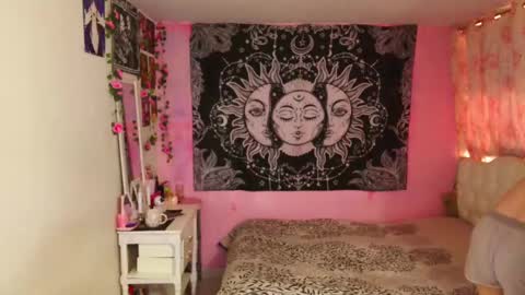 Snapshot of magic_clairewitch chatting on 01-17-25, 01:13 Claire online show from 01-17-25, 01:13