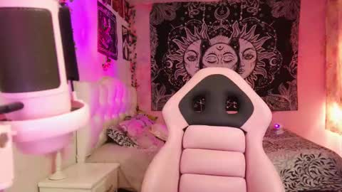 Snapshot of magic_clairewitch chatting on 02-12-25, 06:09 Claire online show from 02-12-25, 06:09