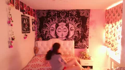 Snapshot of magic_clairewitch chatting on 03-09-25, 02:43 Claire online show from 03-09-25, 02:43