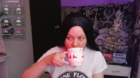 Snapshot of magic_clairewitch chatting on 12-21-25, 09:11 Claire online show from 12-21-25, 09:11