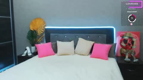 Snapshot of magic_eyes_ chatting on 12-10-24, 07:58 Hypnotizing online show from 12-10-24, 07:58