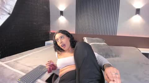 Snapshot of magic_marg chatting on 09-18-25, 10:12 Marge online show from 09-18-25, 10:12