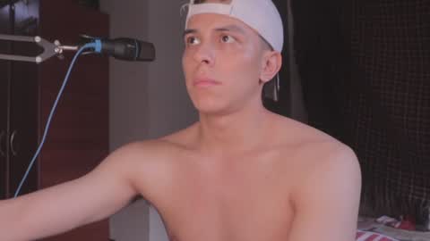 Snapshot of magic_tony chatting on 01-12-25, 10:22 Tony Hoffa online show from 01-12-25, 10:22