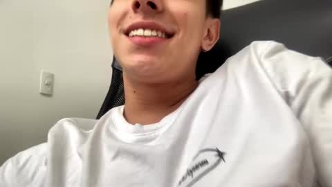 Snapshot of magic_tony chatting on 03-03-25, 06:33 Tony Hoffa online show from 03-03-25, 06:33