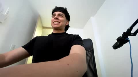 Snapshot of magic_tony chatting on 10-07-25, 10:29 Tony Hoffa online show from 10-07-25, 10:29