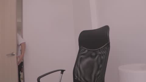 Snapshot of magic_tony chatting on 10-19-25, 06:08 Tony Hoffa online show from 10-19-25, 06:08