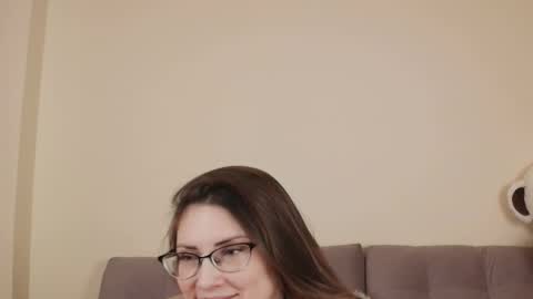 Snapshot of magic_touch_ chatting on 02-11-26, 06:57 vanessa online show from 02-11-26, 06:57